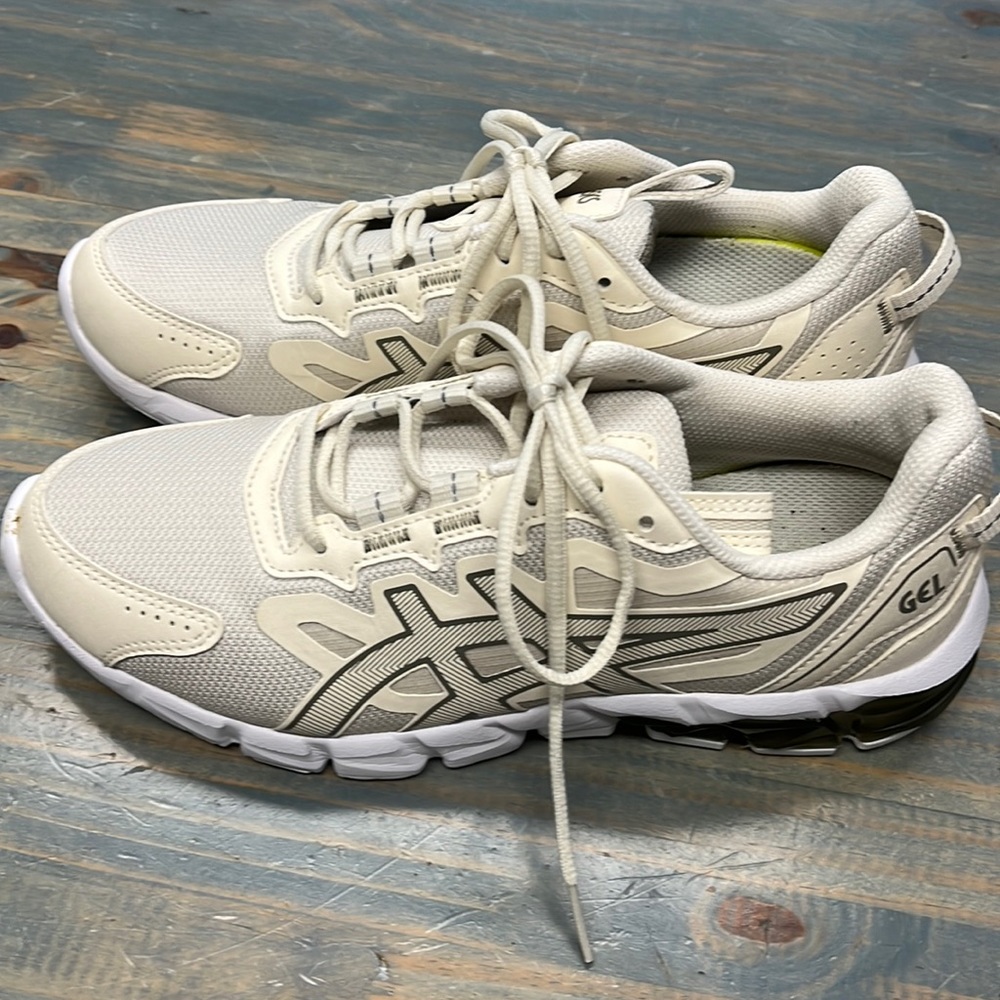 Womens ASICS size 7 1/2